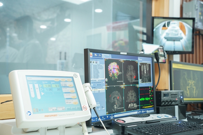 Lần đầu tiên tại Bệnh viện Chợ Rẫy có máy MRI phát hiện sớm đột quỵ, ung thư - Ảnh 3.