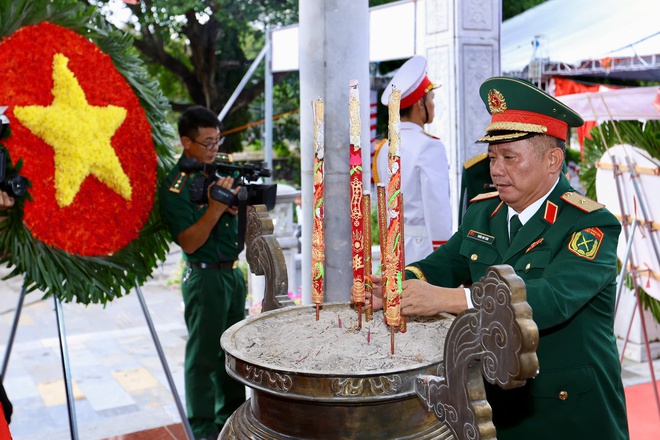 Quân khu 7 tổ chức lễ xuất quân làm nhiệm vụ tìm kiếm, quy tập hài cốt liệt sĩ tại Campuchia - Ảnh 22.