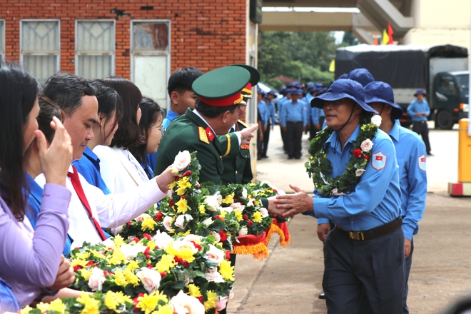 Quân khu 7 tổ chức lễ xuất quân làm nhiệm vụ tìm kiếm, quy tập hài cốt liệt sĩ tại Campuchia - Ảnh 9.