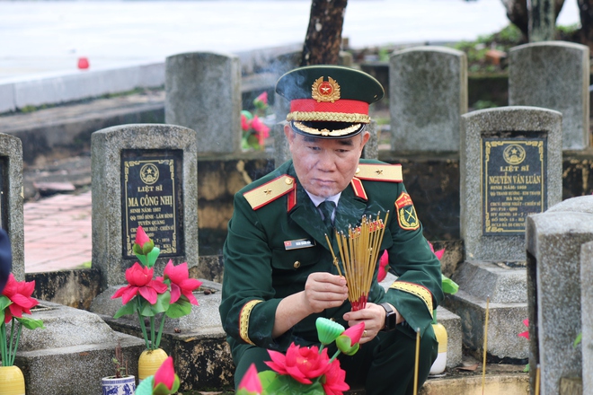 Quân khu 7 tổ chức lễ xuất quân làm nhiệm vụ tìm kiếm, quy tập hài cốt liệt sĩ tại Campuchia - Ảnh 25.