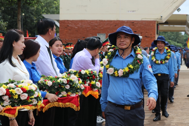 Quân khu 7 tổ chức lễ xuất quân làm nhiệm vụ tìm kiếm, quy tập hài cốt liệt sĩ tại Campuchia - Ảnh 17.