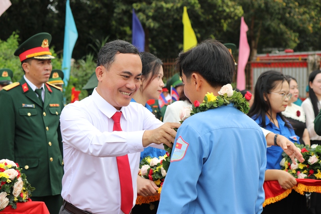 Quân khu 7 tổ chức lễ xuất quân làm nhiệm vụ tìm kiếm, quy tập hài cốt liệt sĩ tại Campuchia - Ảnh 10.