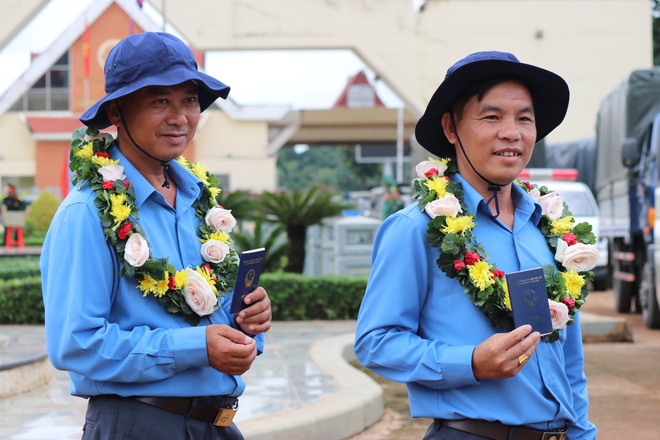 Quân khu 7 tổ chức lễ xuất quân làm nhiệm vụ tìm kiếm, quy tập hài cốt liệt sĩ tại Campuchia - Ảnh 16.