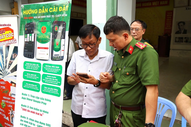 Người dân phố Tân Sơn Hòa “cầm tay chỉ việc” công nghệ số - Ảnh 3.