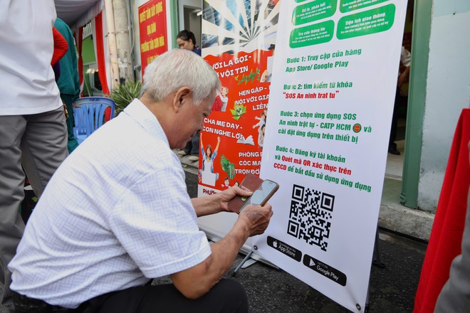Người dân phố Tân Sơn Hòa “cầm tay chỉ việc” công nghệ số - Ảnh 5.