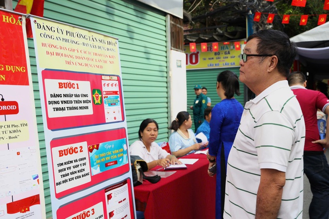 Người dân phố Tân Sơn Hòa “cầm tay chỉ việc” công nghệ số - Ảnh 4.