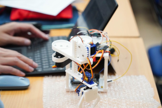 Giáo sư Nhật khuyên sinh viên đừng sợ mắc lỗi khi giao tiếp tiếng Anh - Ảnh 5.