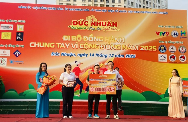 TPHCM: Phường Đức Nhuận tổ chức đi bộ, gây quỹ chăm lo cho người khó khăn - Ảnh 3.