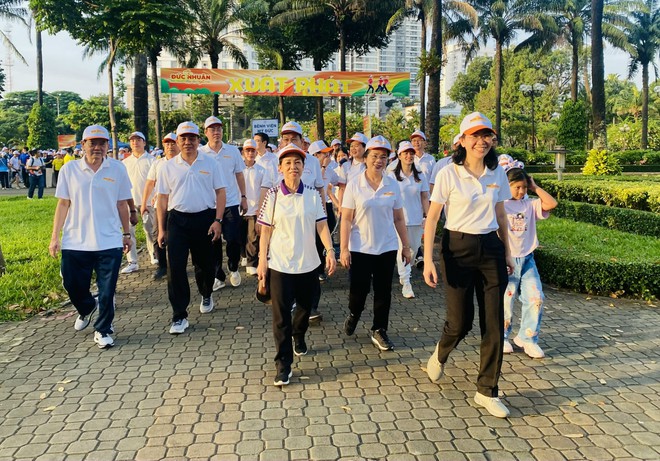 TPHCM: Phường Đức Nhuận tổ chức đi bộ, gây quỹ chăm lo cho người khó khăn - Ảnh 5.