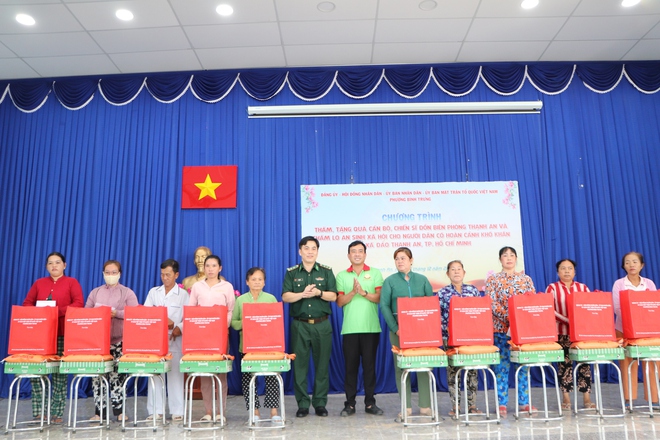 TPHCM: Phường B&igrave;nh Trưng b&agrave;y tỏ t&igrave;nh cảm đến người d&acirc;n x&atilde; Thạnh An - Ảnh 5.