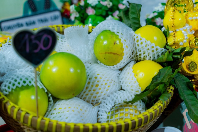 VIDEO: Bưởi tiến vua, na m&ugrave;i sầu ri&ecirc;ng, chuối b&agrave;n tay Phật gi&aacute; dưới 1 triệu &ldquo;đổ bộ&rdquo; TPHCM dịp Tết 2026 - Ảnh 13.