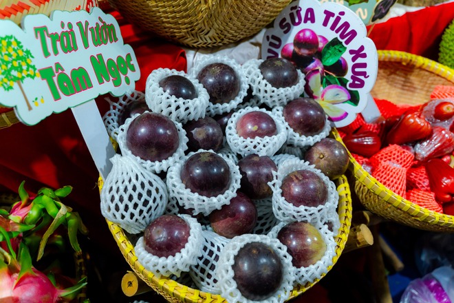 VIDEO: Bưởi tiến vua, na m&ugrave;i sầu ri&ecirc;ng, chuối b&agrave;n tay Phật gi&aacute; dưới 1 triệu &ldquo;đổ bộ&rdquo; TPHCM dịp Tết 2026 - Ảnh 3.