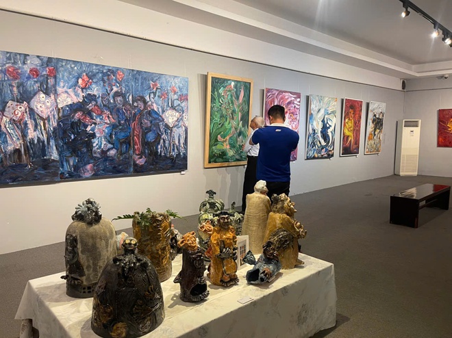 Họa sĩ Kim Chi v&agrave; h&agrave;nh tr&igrave;nh 20 năm kh&ocirc;ng dừng lại với hội họa - Ảnh 2.