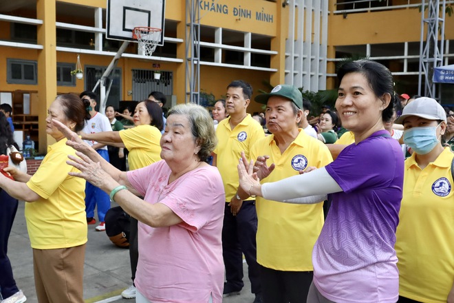 Phường Bến Th&agrave;nh, TP HCM tổ chức giải đi bộ g&acirc;y quỹ chăm lo người yếu thế - Ảnh 2.