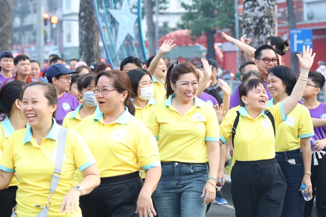 Phường Bến Th&agrave;nh, TP HCM tổ chức giải đi bộ g&acirc;y quỹ chăm lo người yếu thế - Ảnh 9.