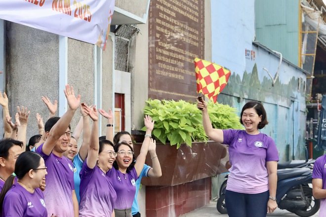Phường Bến Th&agrave;nh, TP HCM tổ chức giải đi bộ g&acirc;y quỹ chăm lo người yếu thế - Ảnh 7.