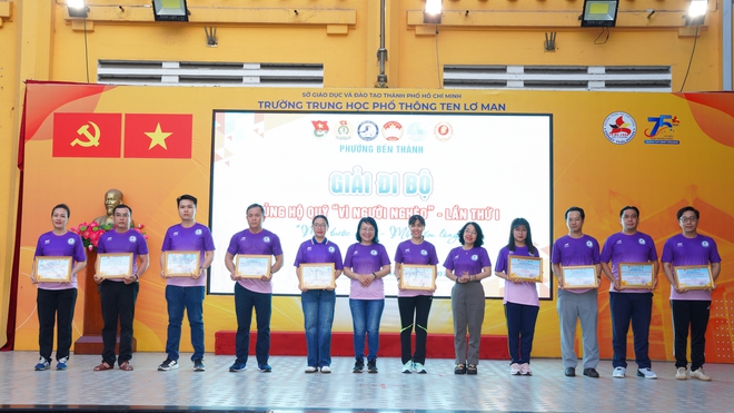 Phường Bến Th&agrave;nh, TP HCM tổ chức giải đi bộ g&acirc;y quỹ chăm lo người yếu thế - Ảnh 4.