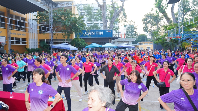 Phường Bến Th&agrave;nh, TP HCM tổ chức giải đi bộ g&acirc;y quỹ chăm lo người yếu thế - Ảnh 1.
