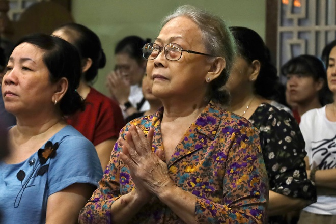 Kh&ocirc;ng kh&iacute; Gi&aacute;ng sinh rộn r&agrave;ng với tuyết rơi nh&acirc;n tạo tại TPHCM - Ảnh 15.