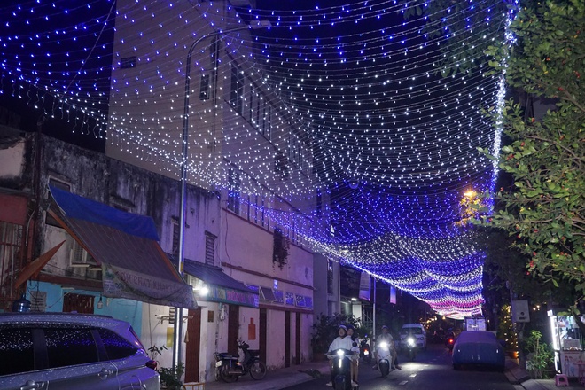 Sự trở lại của những con đường &aacute;nh s&aacute;ng khu x&oacute;m đạo T&acirc;n Ph&uacute; sau một năm trầm lắng - Ảnh 2.