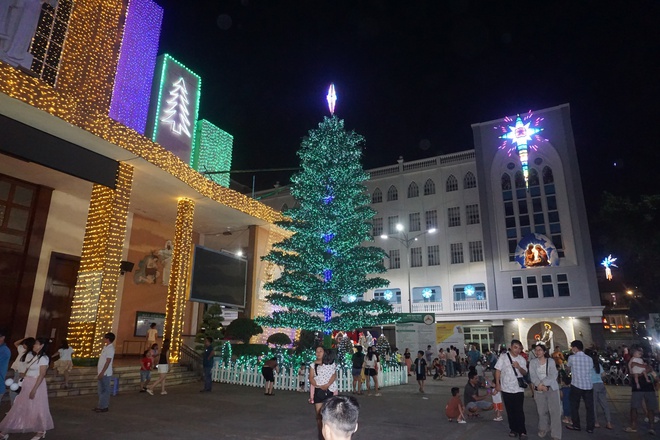 Sự trở lại của những con đường &aacute;nh s&aacute;ng khu x&oacute;m đạo T&acirc;n Ph&uacute; sau một năm trầm lắng - Ảnh 8.