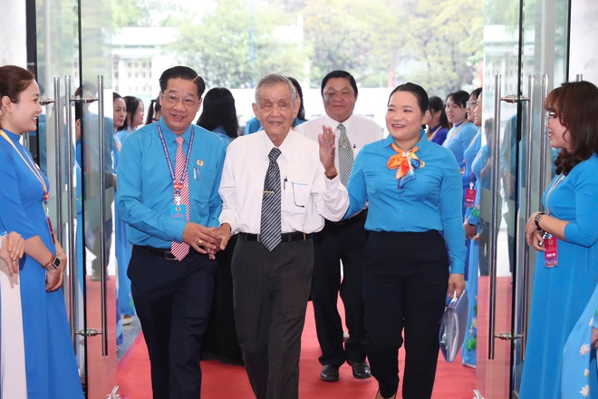 Nhiều l&atilde;nh đạo trung ương v&agrave; TPHCM đến dự Đại hội C&ocirc;ng đo&agrave;n TPHCM - Ảnh 8.