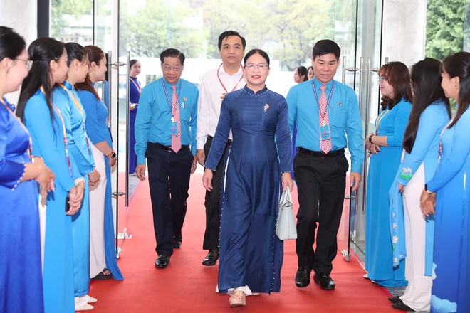 Nhiều l&atilde;nh đạo trung ương v&agrave; TPHCM đến dự Đại hội C&ocirc;ng đo&agrave;n TPHCM - Ảnh 10.