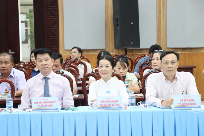 B&iacute; thư x&atilde; T&acirc;n Nhựt cam kết hỗ trợ doanh nghiệp vượt r&agrave;o cản ph&aacute;p l&yacute; - Ảnh 3.