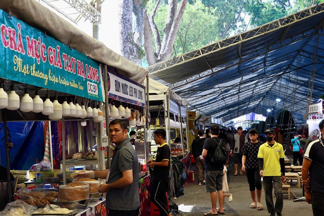 Đ&oacute;n năm mới 2026 giữa kh&ocirc;ng gian đa văn h&oacute;a ở Thảo Cầm Vi&ecirc;n - Ảnh 3.