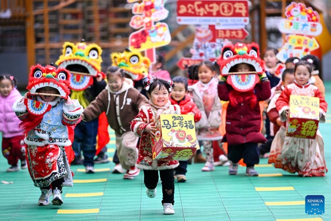 Ch&acirc;u &Aacute; đ&oacute;n giao thừa 2026 sớm: Nơi rực rỡ, nơi tĩnh lặng - Ảnh 5.