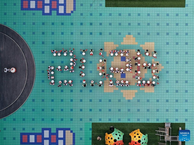 Ch&acirc;u &Aacute; đ&oacute;n giao thừa 2026 sớm: Nơi rực rỡ, nơi tĩnh lặng - Ảnh 9.