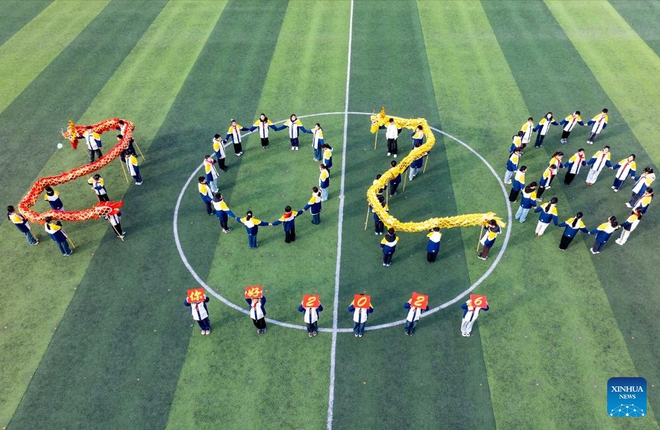 Ch&acirc;u &Aacute; đ&oacute;n giao thừa 2026 sớm: Nơi rực rỡ, nơi tĩnh lặng - Ảnh 8.