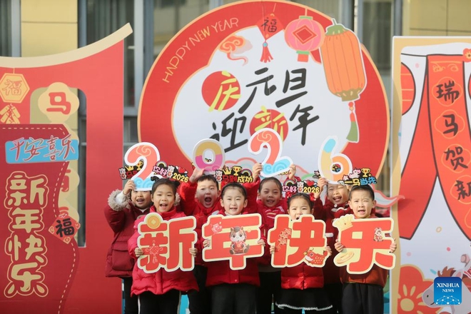 Ch&acirc;u &Aacute; đ&oacute;n giao thừa 2026 sớm: Nơi rực rỡ, nơi tĩnh lặng - Ảnh 7.