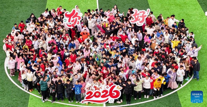 Ch&acirc;u &Aacute; đ&oacute;n giao thừa 2026 sớm: Nơi rực rỡ, nơi tĩnh lặng - Ảnh 13.