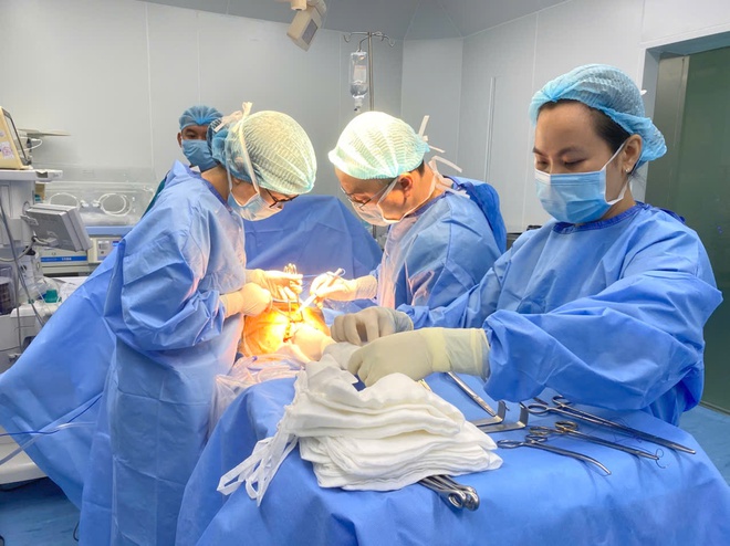 Vượt biển lúc nửa đêm, thai phụ kịp sinh con khoẻ mạnh tại Bệnh viện Từ Dũ cơ sở 2 - Ảnh 2.