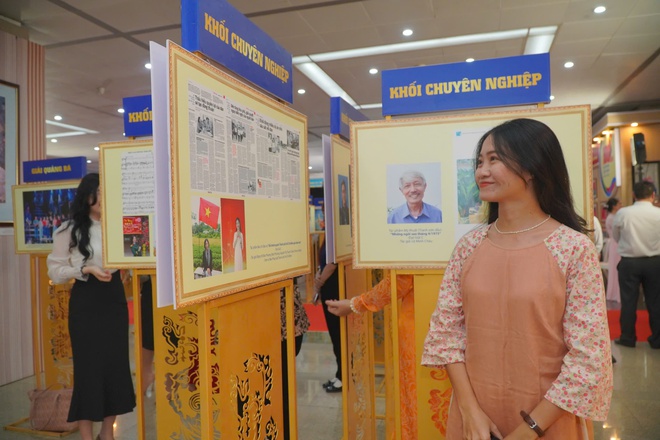 TP HCM trao 115 giải thưởng cho tác phẩm văn học, nghệ thuật, báo chí xuất sắc - Ảnh 7.