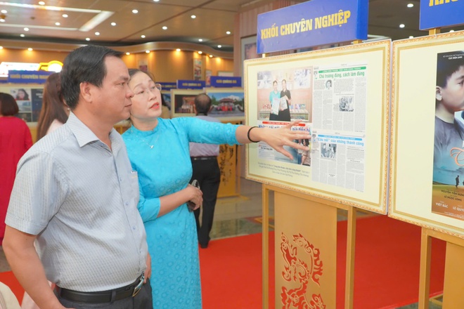 TP HCM trao 115 giải thưởng cho tác phẩm văn học, nghệ thuật, báo chí xuất sắc - Ảnh 6.