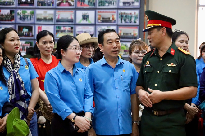 Ấm tình quân – dân trong chương trình "Một ngày cùng chiến sĩ" - Ảnh 3.