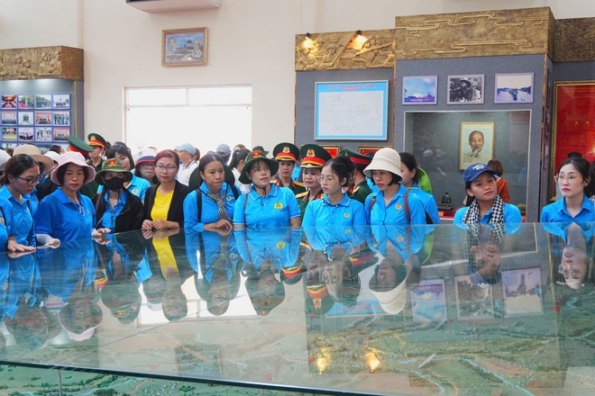 Ấm tình quân – dân trong chương trình "Một ngày cùng chiến sĩ" - Ảnh 4.