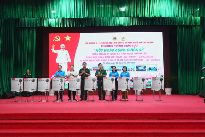 Ấm tình quân – dân trong chương trình "Một ngày cùng chiến sĩ" - Ảnh 8.