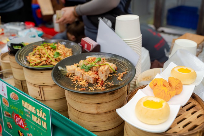 VIDEO: Hơn 300 món ngon "Hương Sắc Ngũ Vị" hội tụ tại Lễ hội Ẩm thực Chợ Lớn - Food Story 2025 - Ảnh 7.