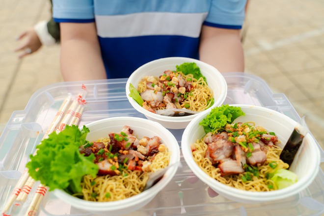 VIDEO: Hơn 300 món ngon "Hương Sắc Ngũ Vị" hội tụ tại Lễ hội Ẩm thực Chợ Lớn - Food Story 2025 - Ảnh 5.