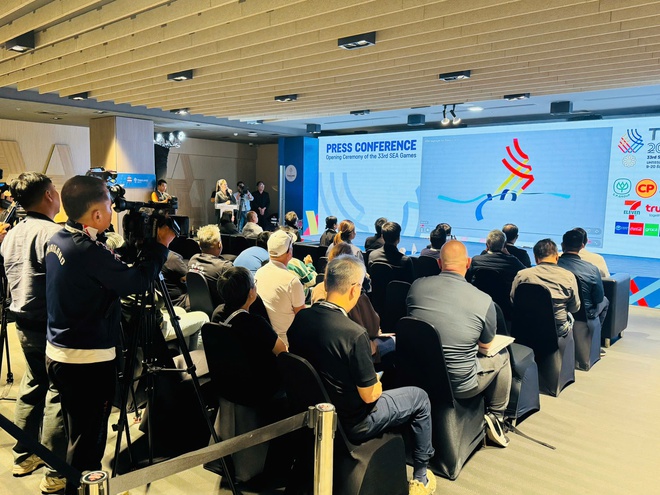 "Thánh Muay" Buakaw và dàn hoa hậu góp mặt trong lễ khai mạc SEA Games 33 - Ảnh 1.