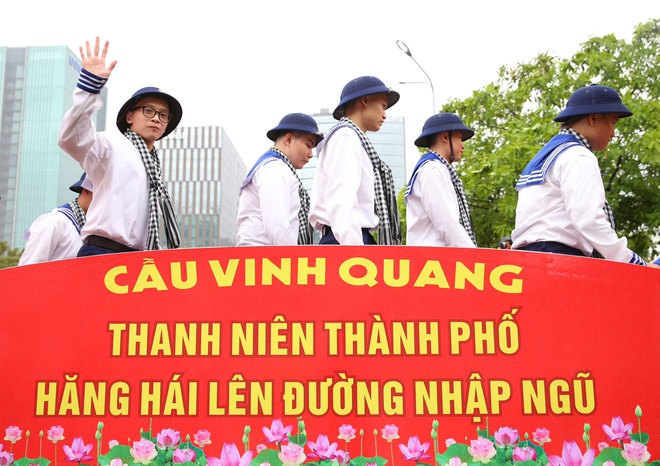 TP HCM: Xúc động giây phút chia tay lên đường tòng quân- Ảnh 7.