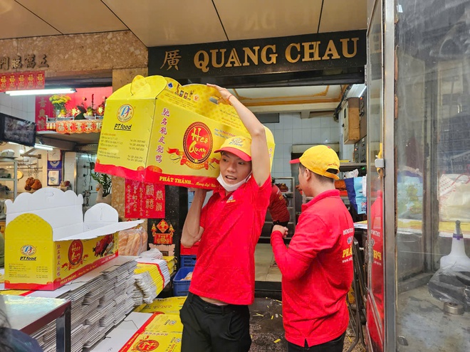 Bánh thần tài, heo quay cúng khai trương "cháy hàng" trong ngày mùng 6- Ảnh 10.