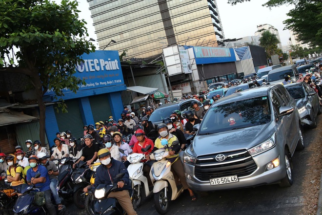 Hầm chui Nguyễn Văn Linh làm xong vẫn ùn tắc, vì sao?- Ảnh 3.