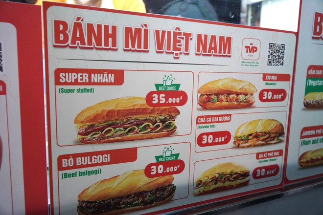 VIDEO: Chen nhau mua bánh mì tại TP HCM- Ảnh 9.