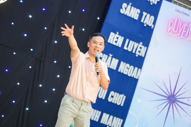 Không cần đi concert, học sinh TP HCM "cháy" hết mình ngay tại trường- Ảnh 3.