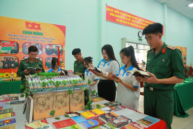 Văn hóa đọc giúp bộ đội mở rộng tầm nhìn, xây dựng bản lĩnh kiên cường - Ảnh 6.