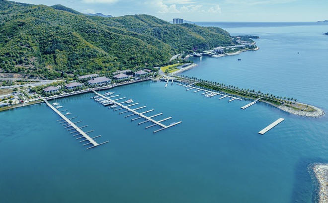 Vietnam's first international-standard marina begins operation - Ảnh 2.